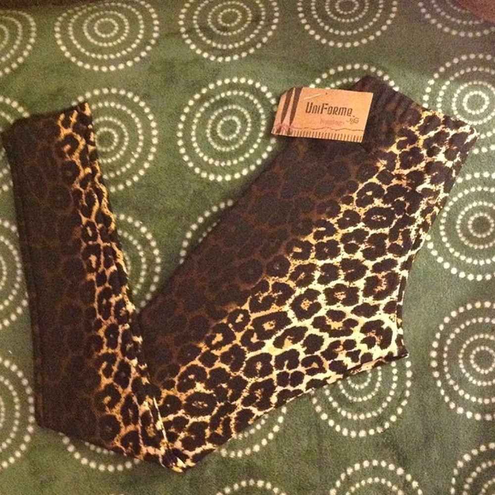 🎉H.P🎉 LEOPARD PRINT KNIT LEGGINGS